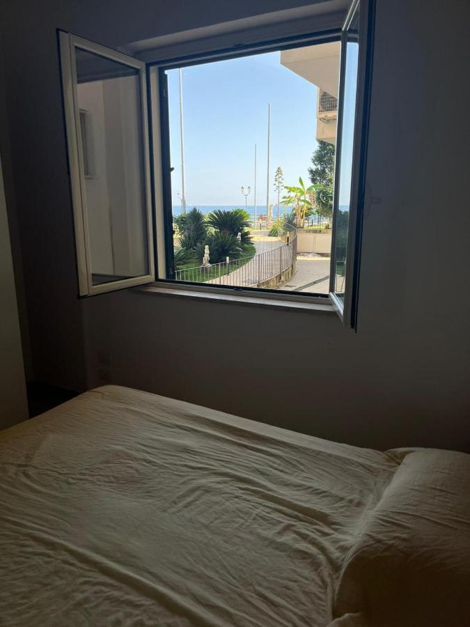 شقة Bilocale Vista Mare Sul Lungomare Siderno المظهر الخارجي الصورة